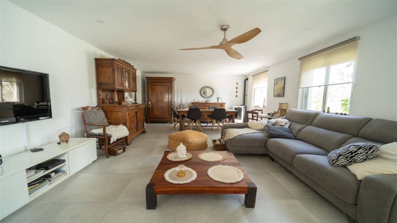 4 makuuhuone Huvila myytävänä paikassa La Siesta mukana uima-altaan 
autotalli - 495 000 € (Ref: 9525283)