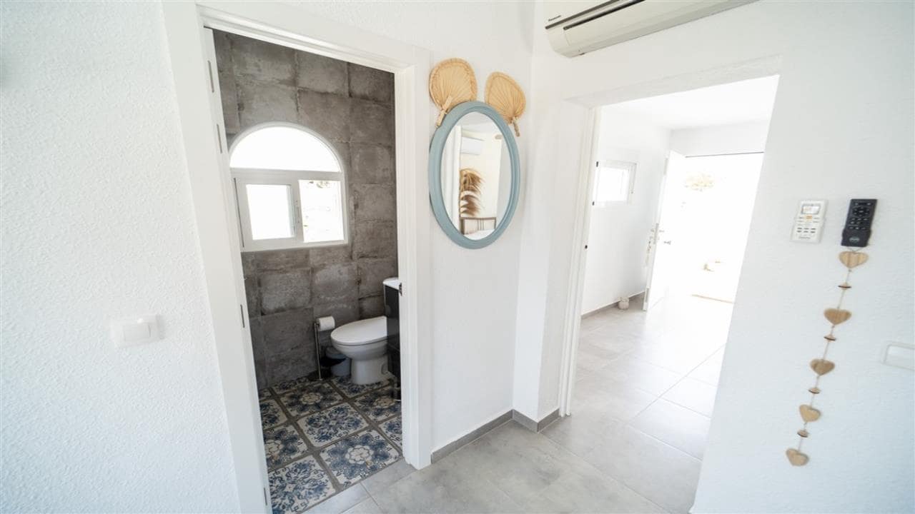 4 makuuhuone Huvila myytävänä paikassa La Siesta mukana uima-altaan 
autotalli - 495 000 € (Ref: 9525283)