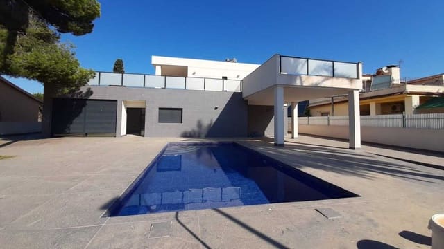 4 soverom Villa til salgs i Dehesa de Campoamor, Orihuela med svømmebasseng garasje - € 985 000 (Ref: 9529169)