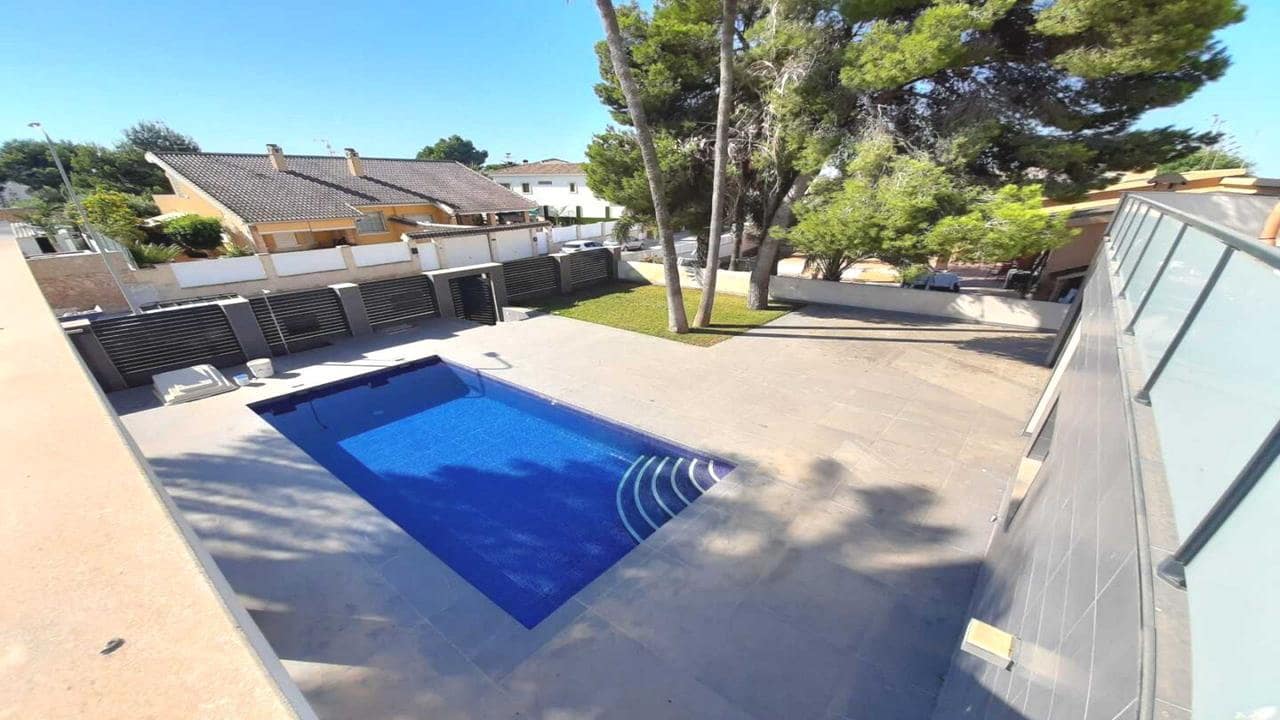 4 soverom Villa til salgs i Dehesa de Campoamor med svømmebasseng garasje - € 985 000 (Ref: 9529169)