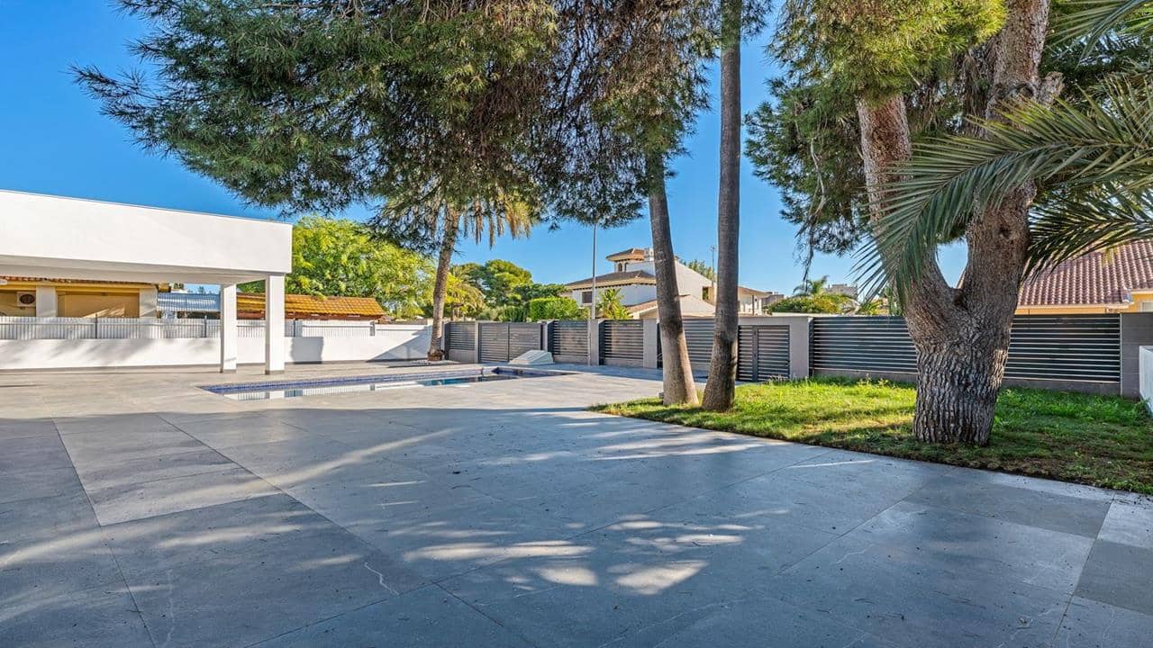 4 soverom Villa til salgs i Dehesa de Campoamor med svømmebasseng garasje - € 985 000 (Ref: 9529169)