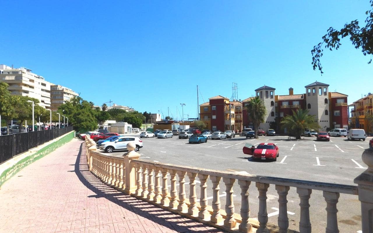3 makuuhuone Huoneisto myytävänä paikassa Torrevieja mukana 
autotalli - 229 000 € (Ref: 9532994)