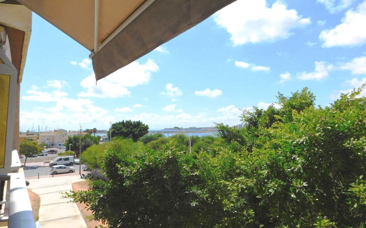 3 makuuhuone Huoneisto myytävänä paikassa Torrevieja mukana 
autotalli - 229 000 € (Ref: 9532994)