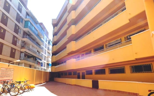 3 makuuhuone Huoneisto myytävänä paikassa Torrevieja mukana 
autotalli - 229 000 € (Ref: 9532994)