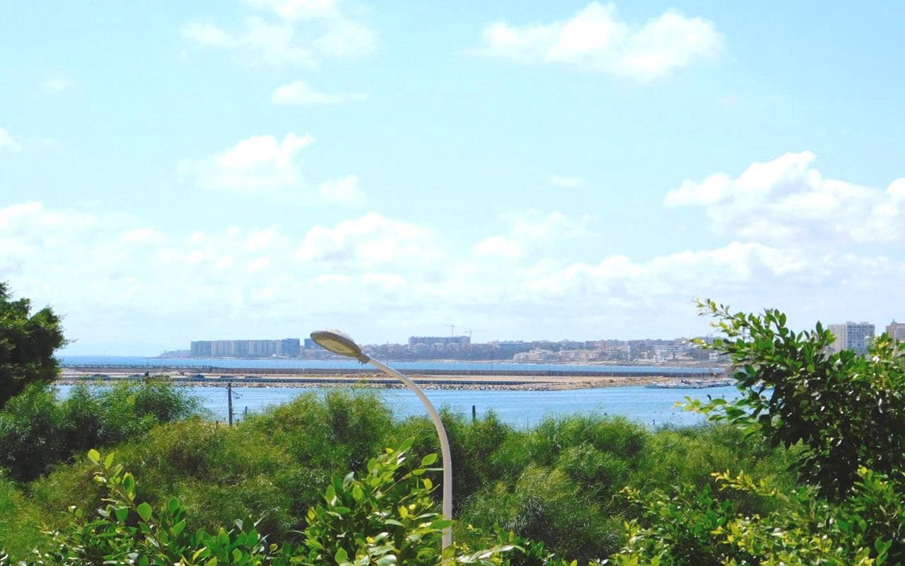 3 makuuhuone Huoneisto myytävänä paikassa Torrevieja mukana 
autotalli - 229 000 € (Ref: 9532994)