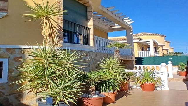 3 soveværelse Villa til salg i Benferri med swimmingpool garage - € 245.000 (Ref: 9534445)