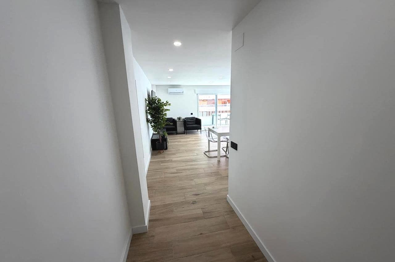 3 makuuhuone Huoneisto myytävänä paikassa Torrevieja mukana uima-altaan - 289 000 € (Ref: 9534954)