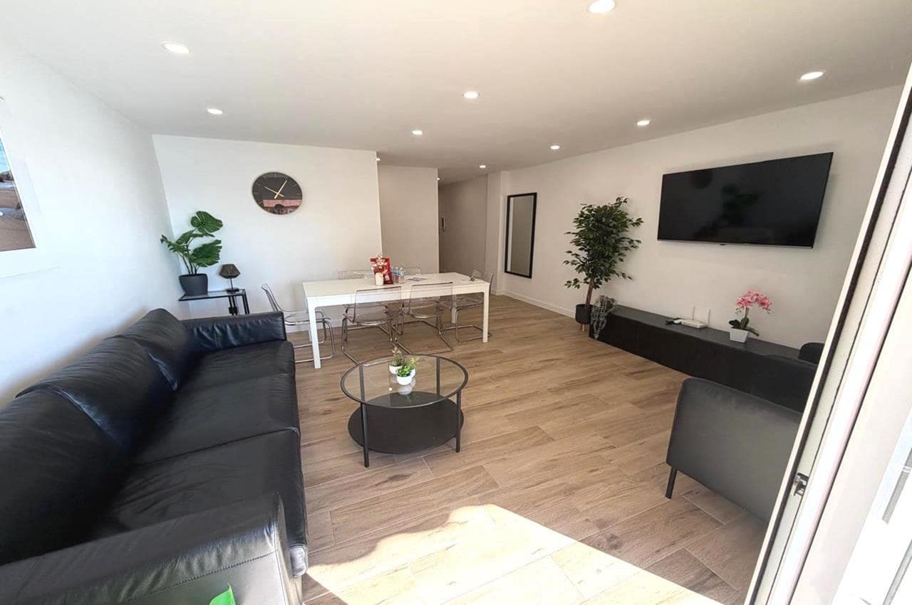 3 makuuhuone Huoneisto myytävänä paikassa Torrevieja mukana uima-altaan - 289 000 € (Ref: 9534954)