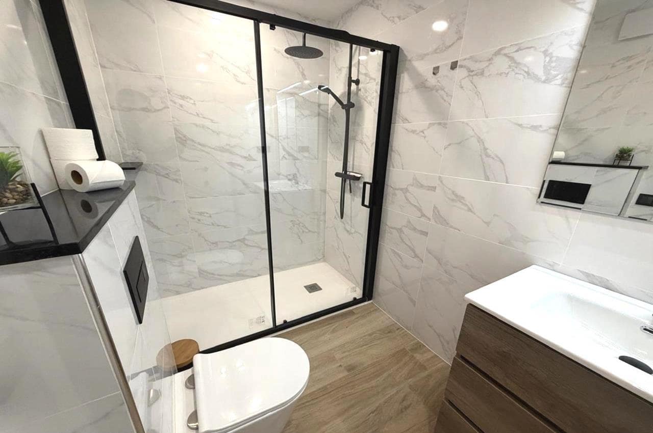 3 makuuhuone Huoneisto myytävänä paikassa Torrevieja mukana uima-altaan - 289 000 € (Ref: 9534954)