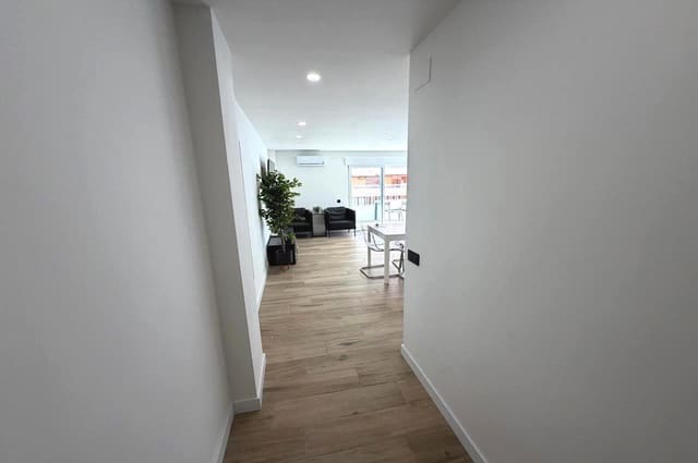 3 makuuhuone Huoneisto myytävänä paikassa Torrevieja mukana uima-altaan - 289 000 € (Ref: 9534954)