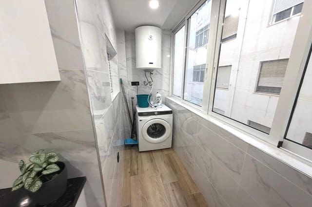 3 makuuhuone Huoneisto myytävänä paikassa Torrevieja mukana uima-altaan - 289 000 € (Ref: 9534954)