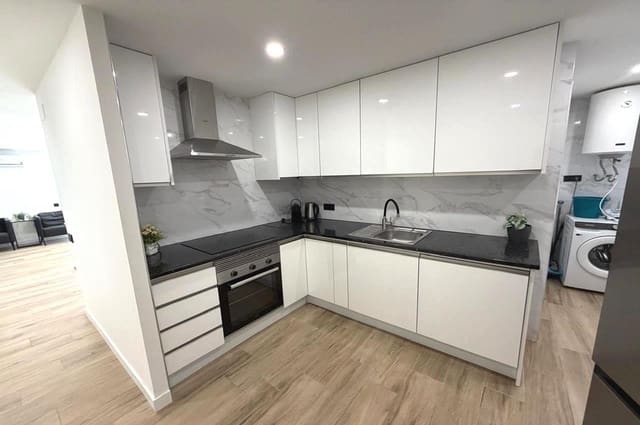 3 makuuhuone Huoneisto myytävänä paikassa Torrevieja mukana uima-altaan - 289 000 € (Ref: 9534954)