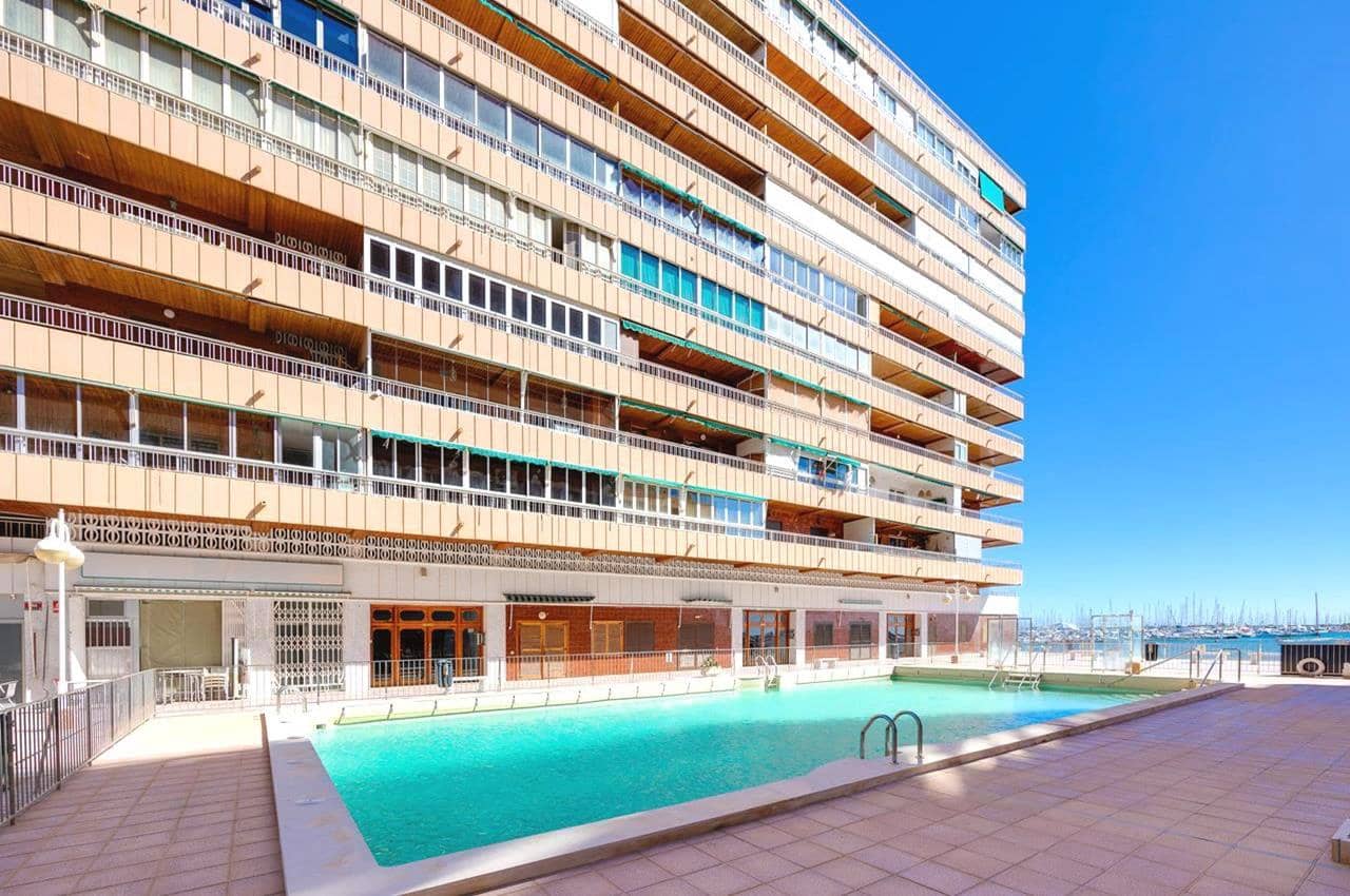 3 makuuhuone Huoneisto myytävänä paikassa Torrevieja mukana uima-altaan - 289 000 € (Ref: 9534954)