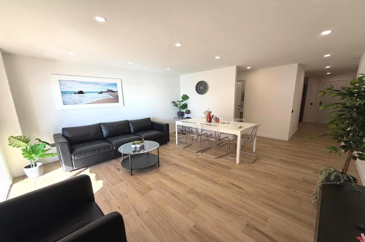 3 makuuhuone Huoneisto myytävänä paikassa Torrevieja mukana uima-altaan - 289 000 € (Ref: 9534954)