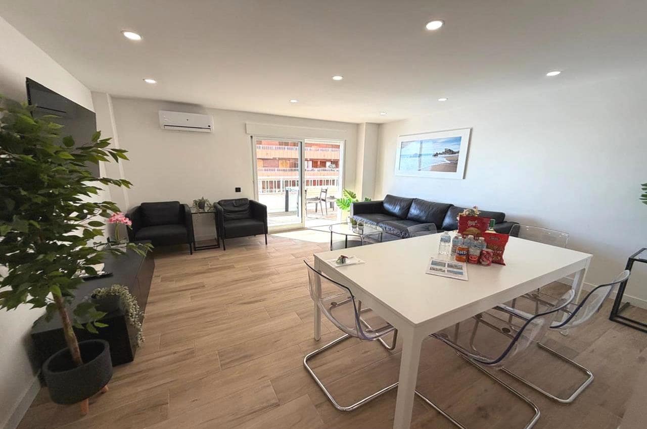 3 makuuhuone Huoneisto myytävänä paikassa Torrevieja mukana uima-altaan - 289 000 € (Ref: 9534954)