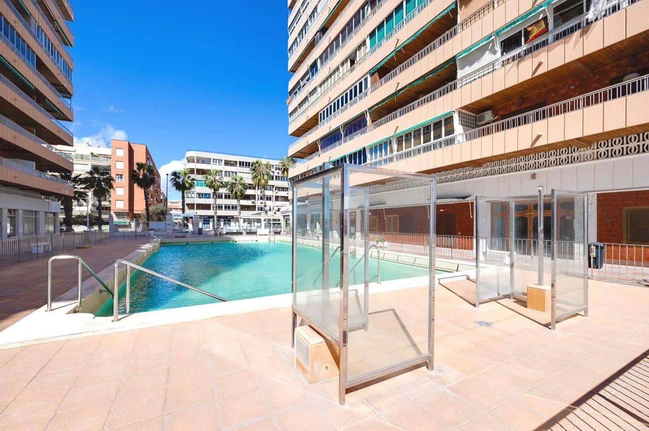 3 makuuhuone Huoneisto myytävänä paikassa Torrevieja mukana uima-altaan - 289 000 € (Ref: 9534954)