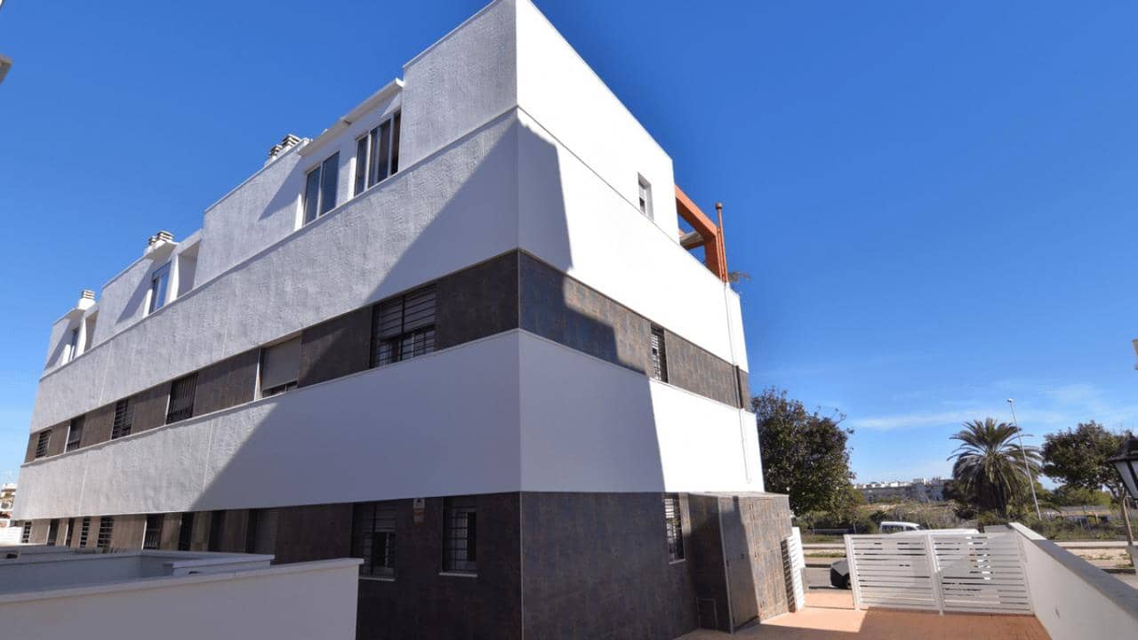 3 soveværelse Byhus til salg i Guardamar del Segura med swimmingpool garage - € 287.000 (Ref: 9542767)