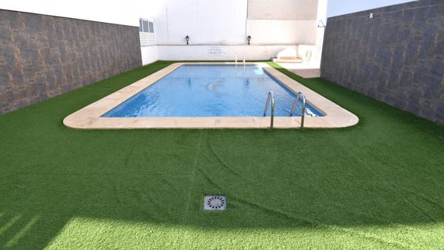 3 soveværelse Byhus til salg i Guardamar del Segura med swimmingpool garage - € 287.000 (Ref: 9542767)