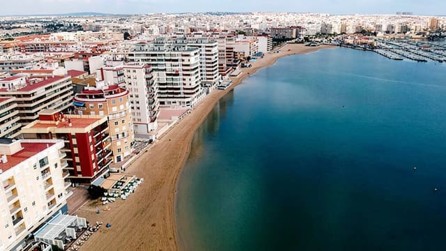 3 makuuhuone Huoneisto myytävänä paikassa Torrevieja - 230 000 € (Ref: 9544534)