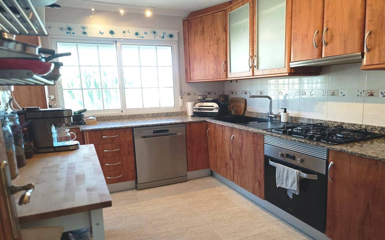 5 sypialnia Willa na sprzedaż w Fortuna z basenem garażem - 265 000 € (Ref: 9583538)