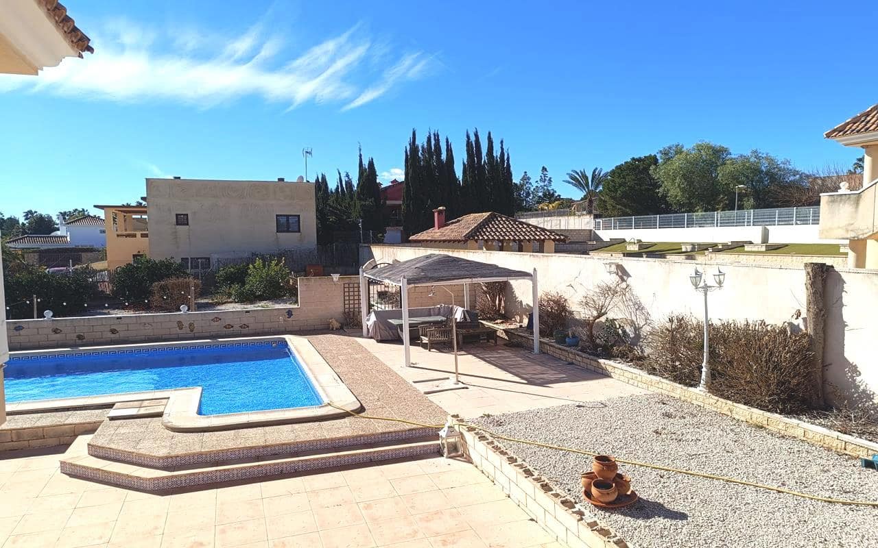 5 sypialnia Willa na sprzedaż w Fortuna z basenem garażem - 265 000 € (Ref: 9583538)