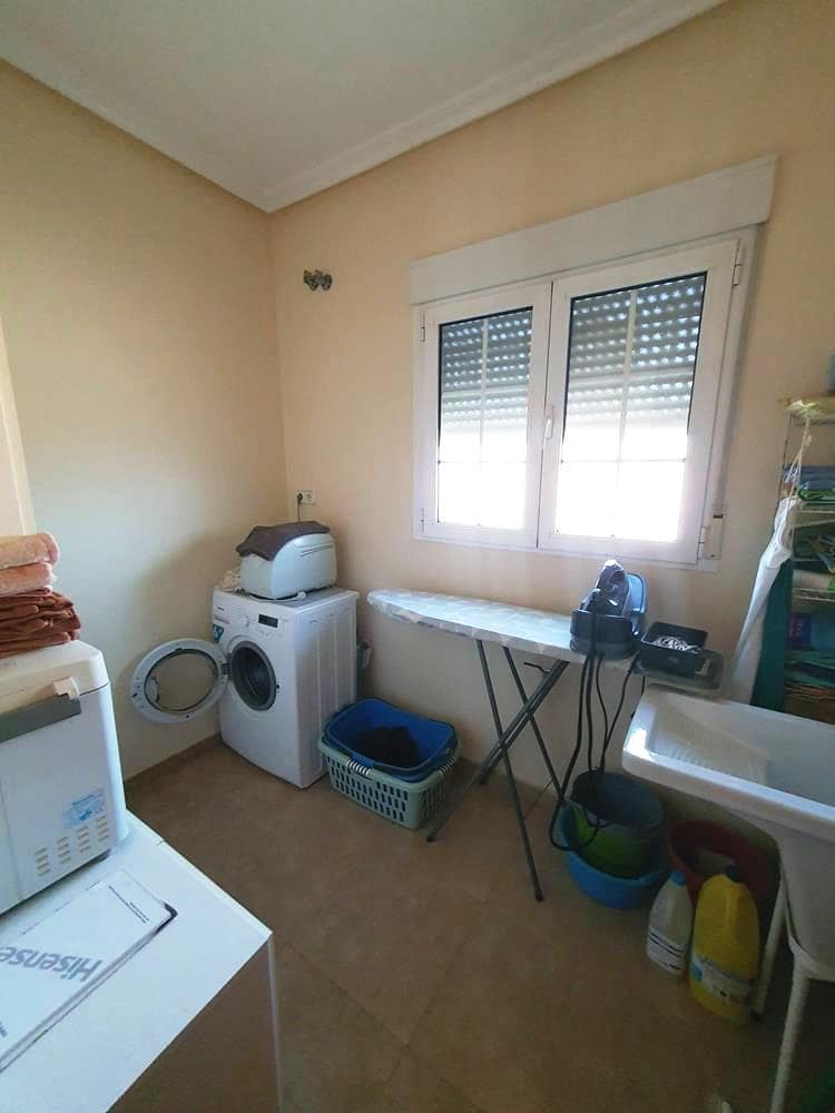 4 makuuhuone Huvila myytävänä paikassa Catral mukana uima-altaan 
autotalli - 369 000 € (Ref: 9598202)