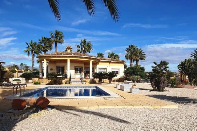 4 makuuhuone Huvila myytävänä paikassa Catral mukana uima-altaan 
autotalli - 369 000 € (Ref: 9598202)