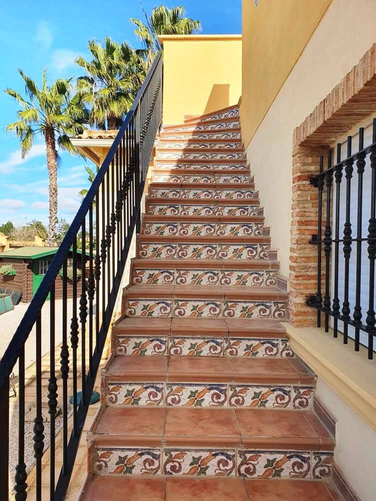 4 makuuhuone Huvila myytävänä paikassa Catral mukana uima-altaan 
autotalli - 369 000 € (Ref: 9598202)