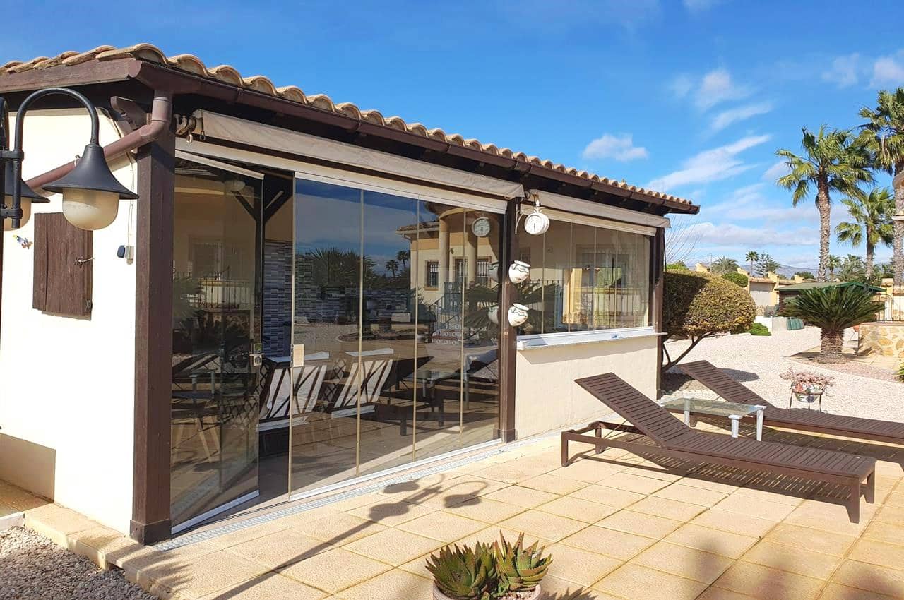 4 makuuhuone Huvila myytävänä paikassa Catral mukana uima-altaan 
autotalli - 369 000 € (Ref: 9598202)