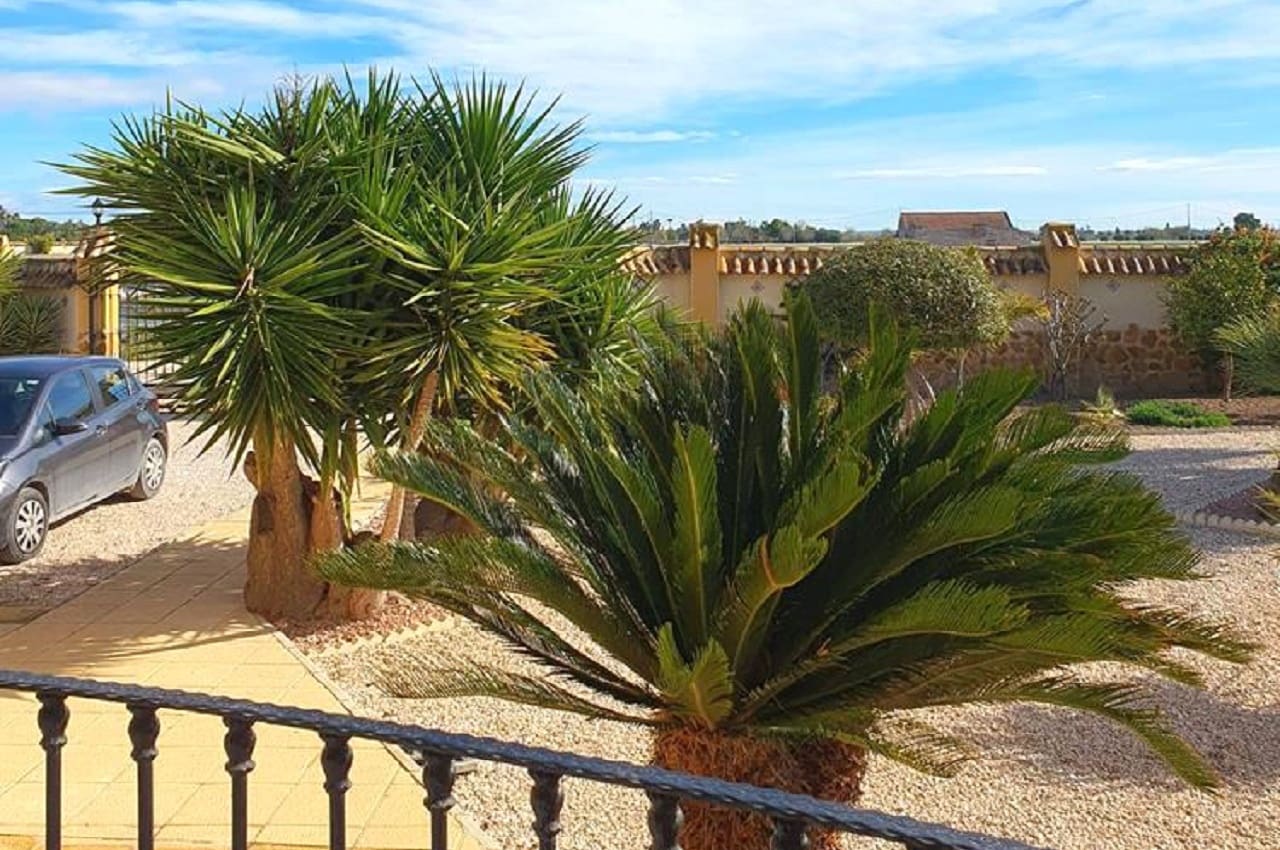 4 makuuhuone Huvila myytävänä paikassa Catral mukana uima-altaan 
autotalli - 369 000 € (Ref: 9598202)