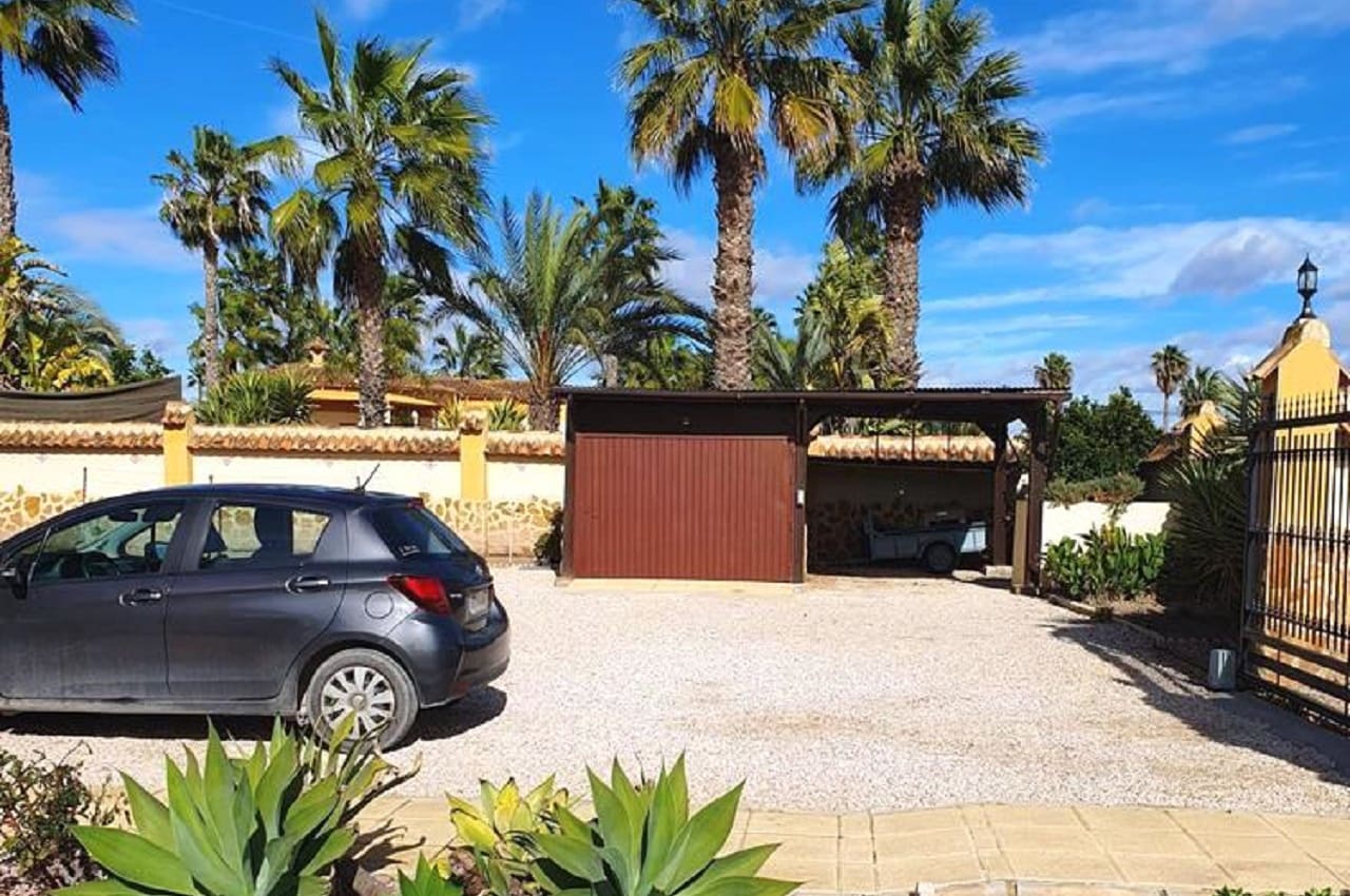 4 makuuhuone Huvila myytävänä paikassa Catral mukana uima-altaan 
autotalli - 369 000 € (Ref: 9598202)