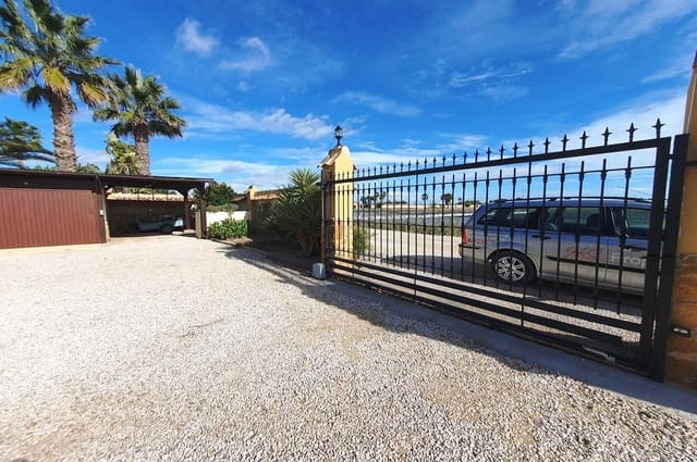 4 makuuhuone Huvila myytävänä paikassa Catral mukana uima-altaan 
autotalli - 369 000 € (Ref: 9598202)