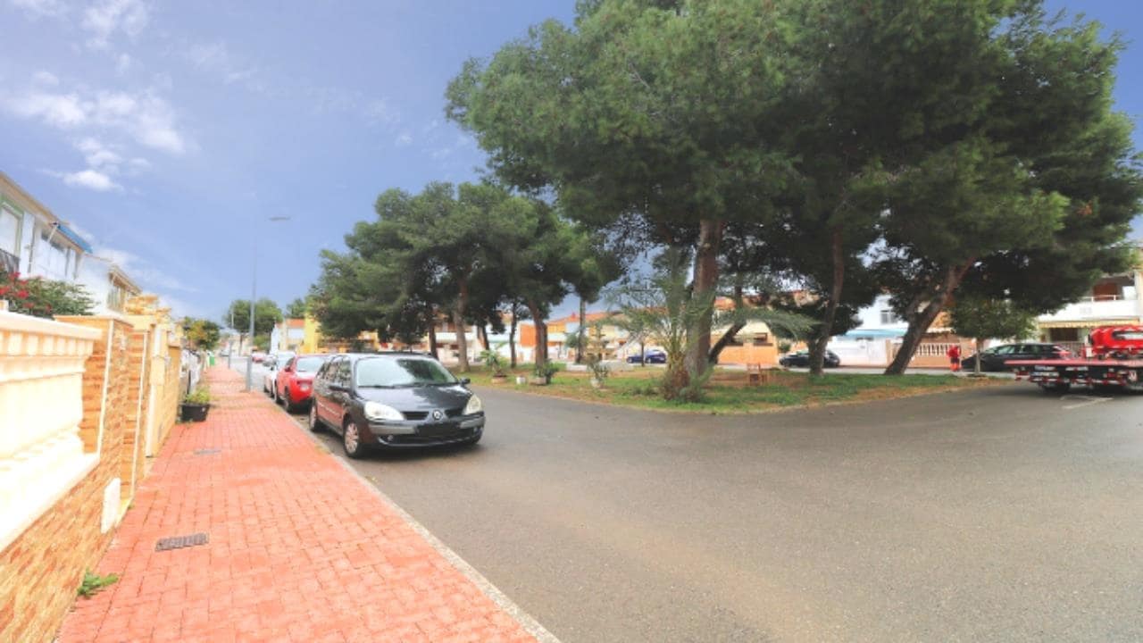 3 makuuhuone Omakotitalo myytävänä paikassa Torrevieja - 196 000 € (Ref: 9598468)