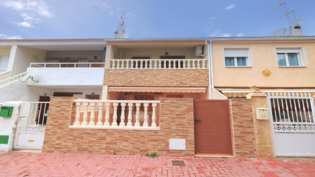 3 makuuhuone Omakotitalo myytävänä paikassa Torrevieja - 196 000 € (Ref: 9598468)