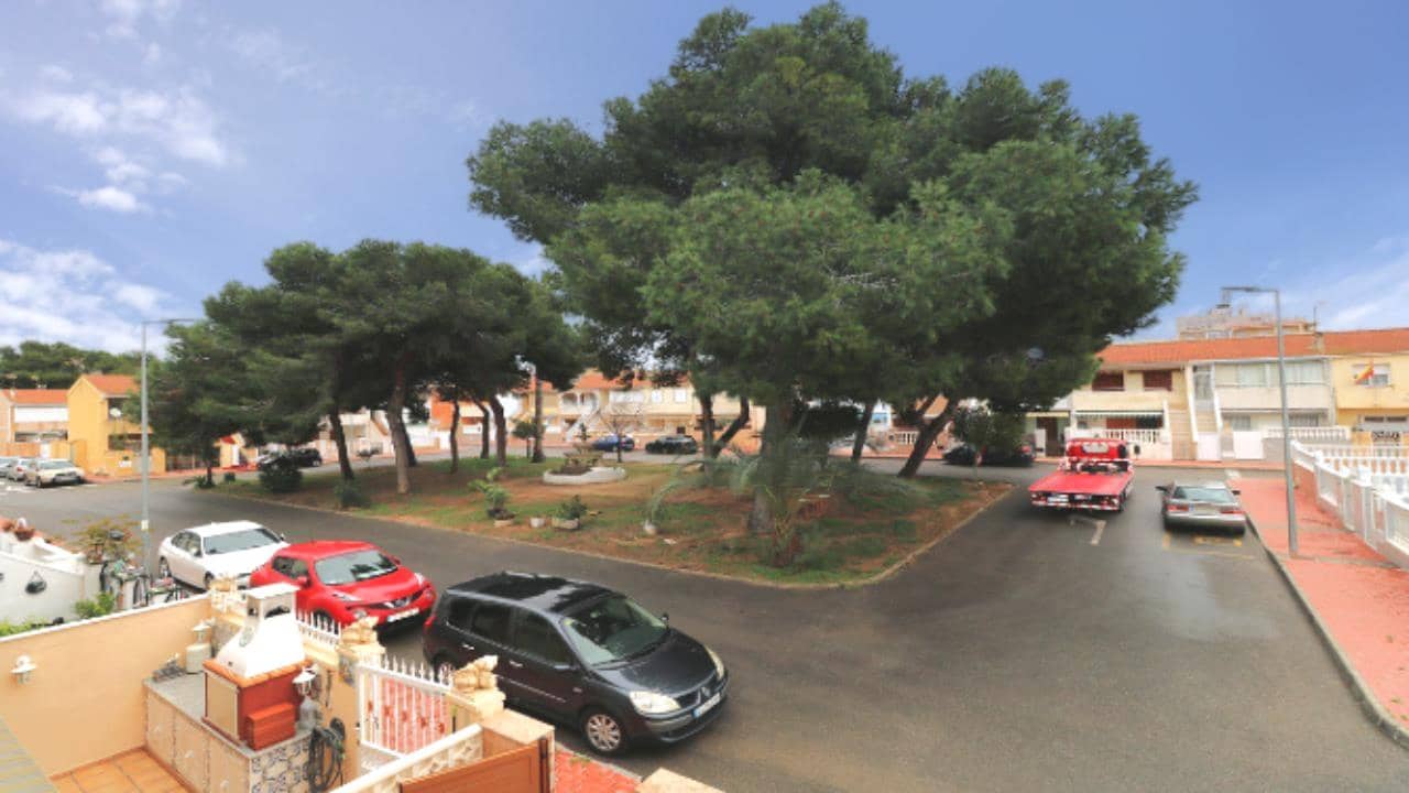 3 makuuhuone Omakotitalo myytävänä paikassa Torrevieja - 196 000 € (Ref: 9598468)