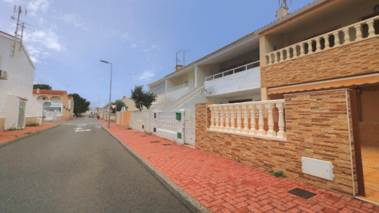 3 makuuhuone Omakotitalo myytävänä paikassa Torrevieja - 196 000 € (Ref: 9598468)