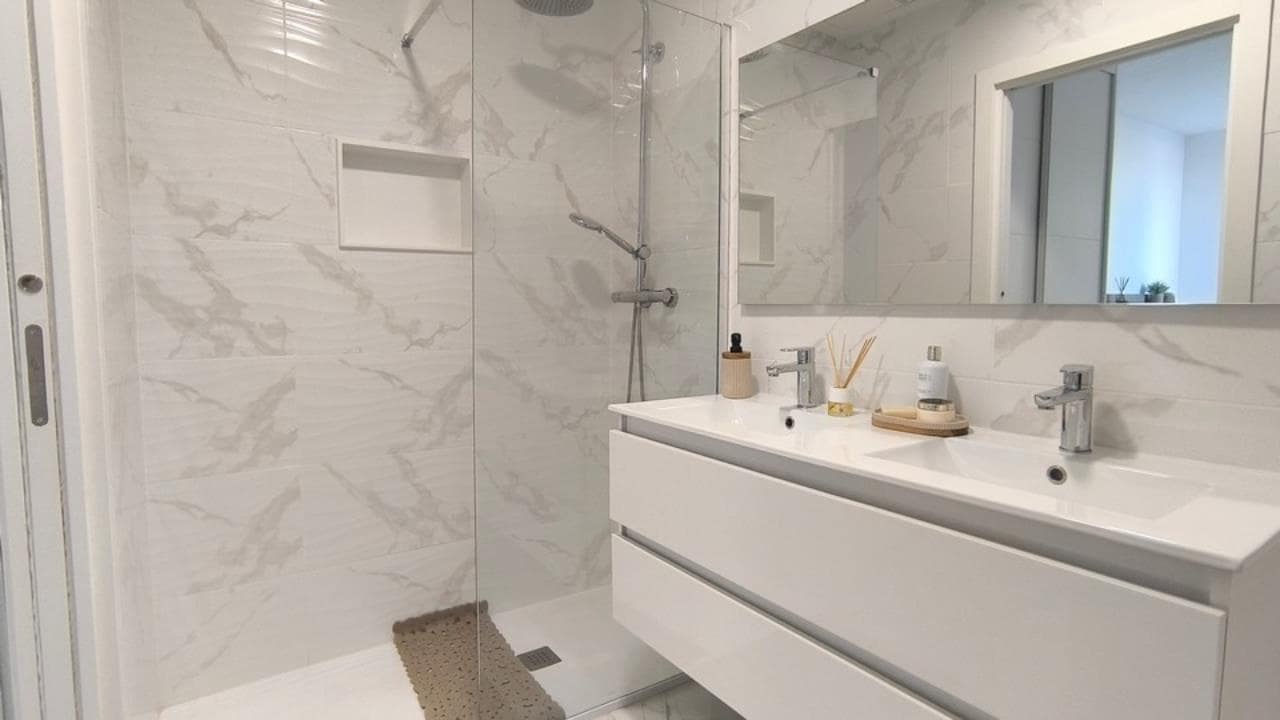 3 makuuhuone Huvila myytävänä paikassa Los Montesinos mukana uima-altaan 
autotalli - 387 500 € (Ref: 9599965)