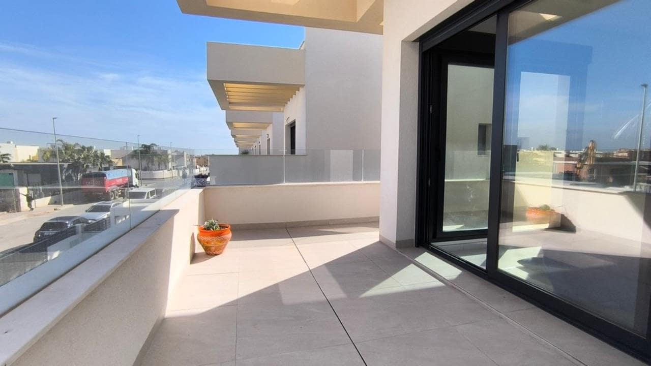 3 makuuhuone Huvila myytävänä paikassa Los Montesinos mukana uima-altaan 
autotalli - 387 500 € (Ref: 9599965)