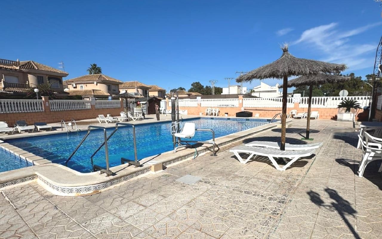 2 bedroom Apartment for sale in Torrevieja with pool garage - € 132,000 (Ref: 9603349)