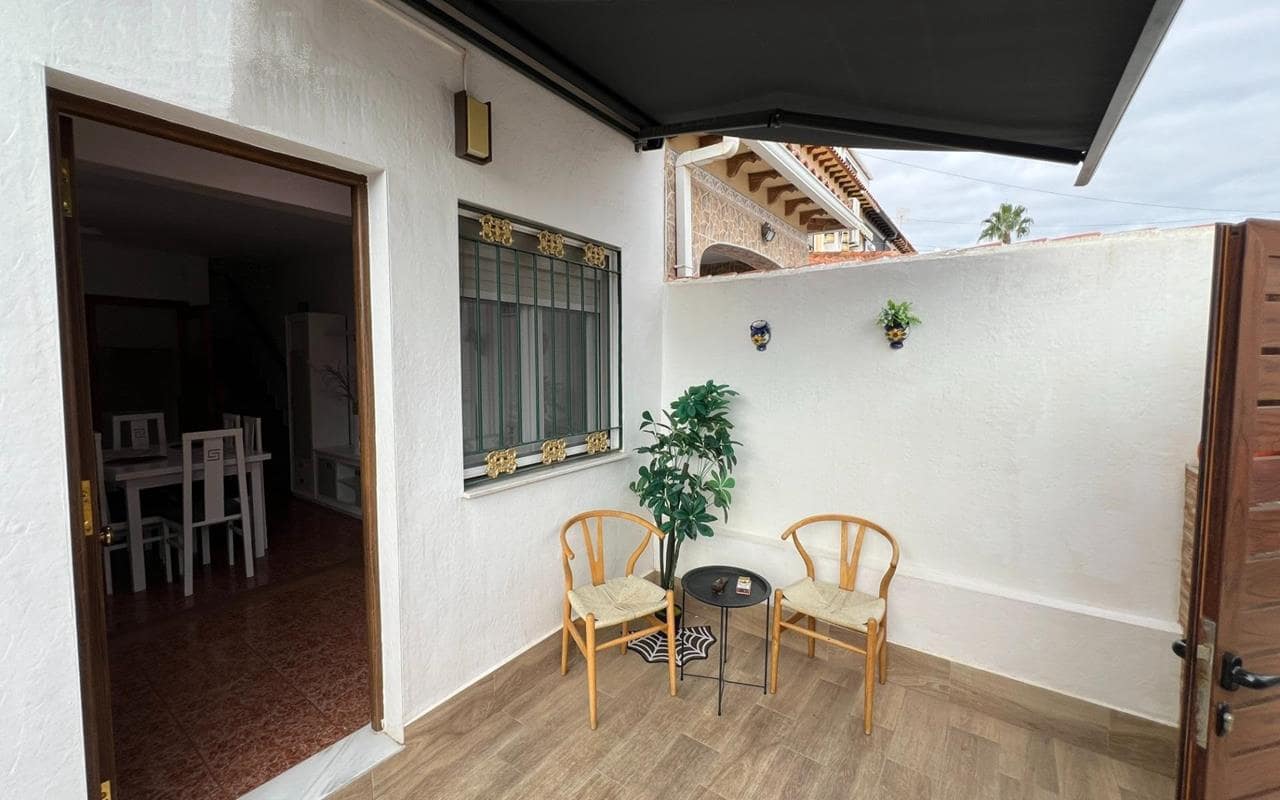 2 slaapkamer Huis te koop in Torrevieja met zwembad - € 154.900 (Ref: 9606384)