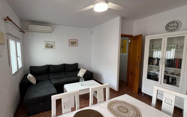 2 makuuhuone Omakotitalo myytävänä paikassa Torrevieja mukana uima-altaan - 154 900 € (Ref: 9606384)