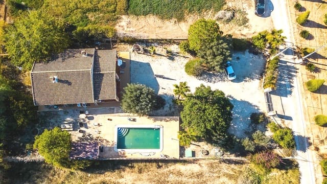 2 sypialnia Finka/Dom wiejski na sprzedaż w Fortuna z basenem garażem - 159 999 € (Ref: 9610644)