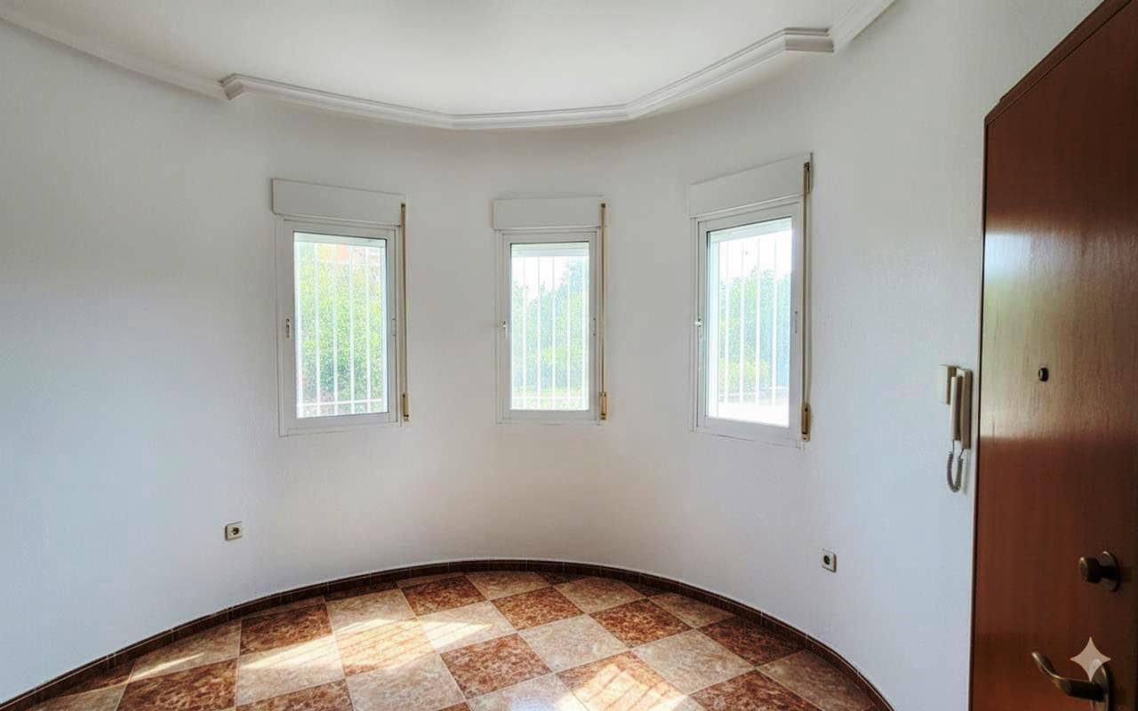 4 quarto Moradia para venda em Los Balcones com piscina garagem - 360 000 € (Ref: 9614084)