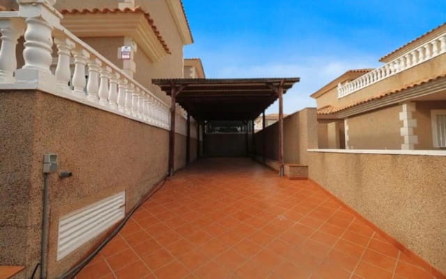4 quarto Moradia para venda em Los Balcones com piscina garagem - 360 000 € (Ref: 9614084)