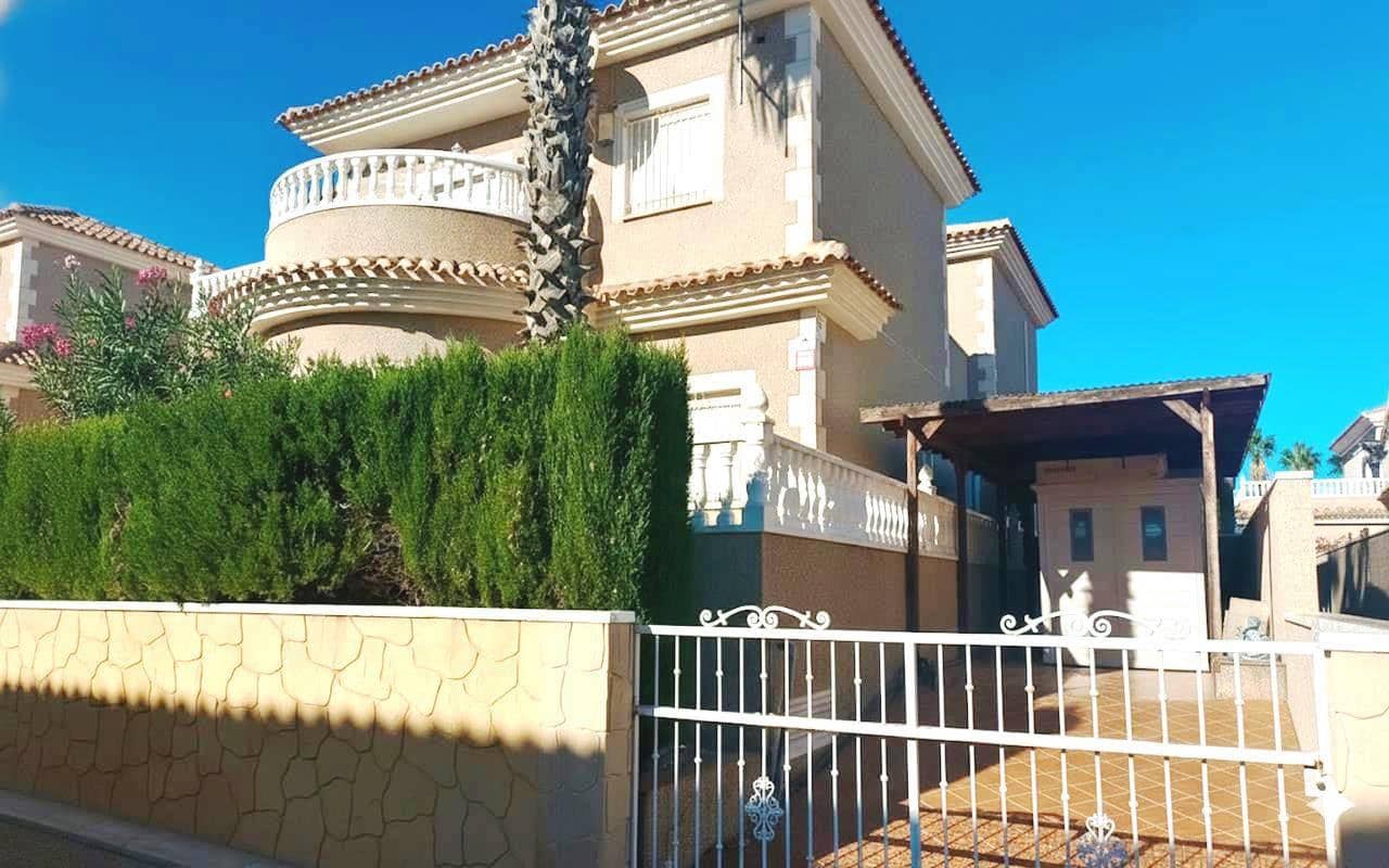 4 quarto Moradia para venda em Los Balcones com piscina garagem - 360 000 € (Ref: 9614084)