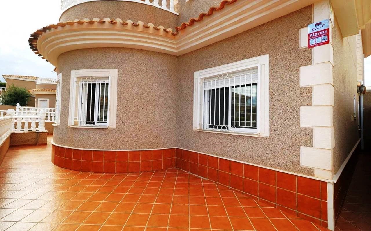 4 quarto Moradia para venda em Los Balcones com piscina garagem - 360 000 € (Ref: 9614084)