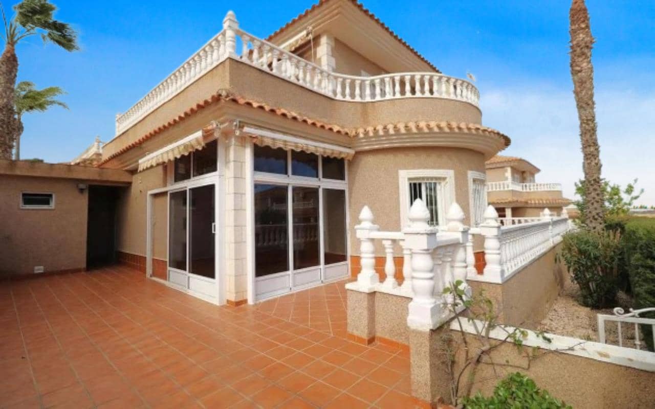 4 quarto Moradia para venda em Los Balcones com piscina garagem - 360 000 € (Ref: 9614084)