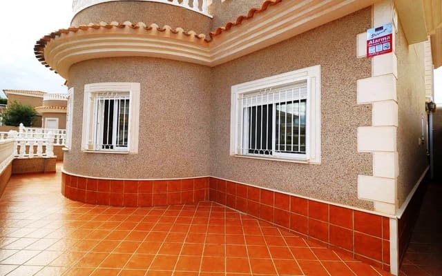 4 quarto Moradia para venda em Los Balcones com piscina garagem - 360 000 € (Ref: 9614084)