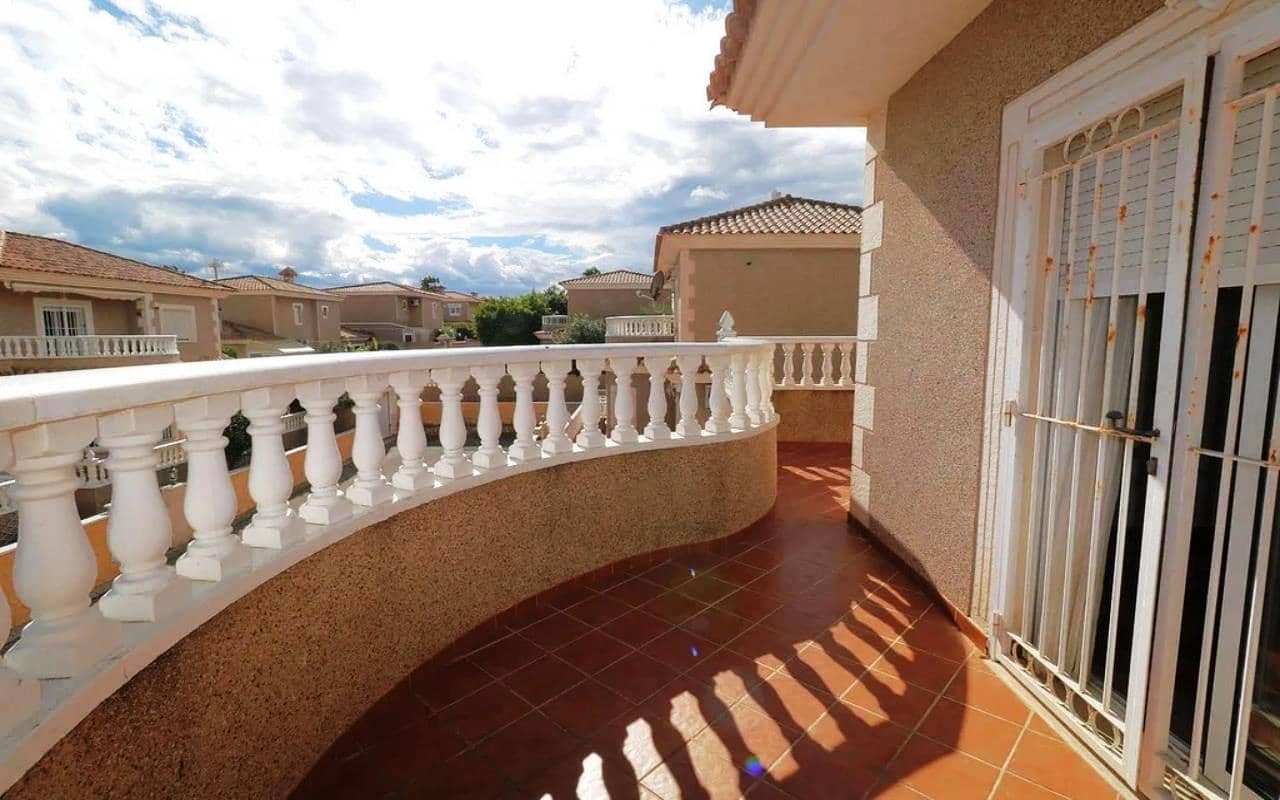 4 quarto Moradia para venda em Los Balcones com piscina garagem - 360 000 € (Ref: 9614084)