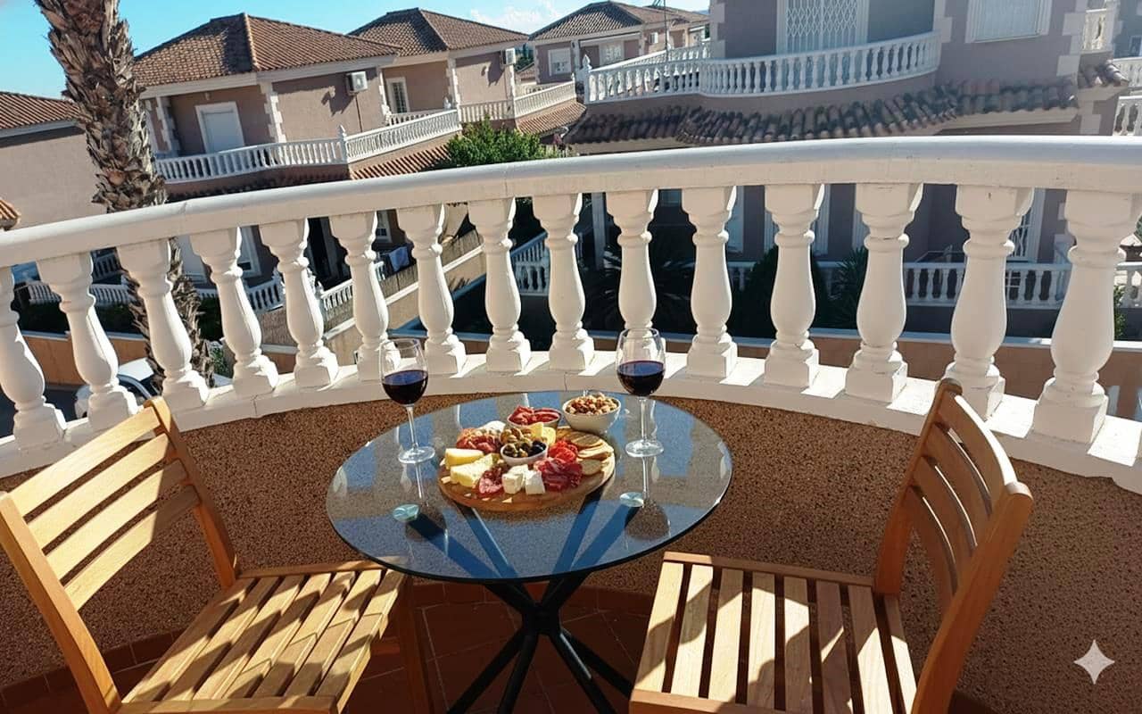 4 quarto Moradia para venda em Los Balcones com piscina garagem - 360 000 € (Ref: 9614084)